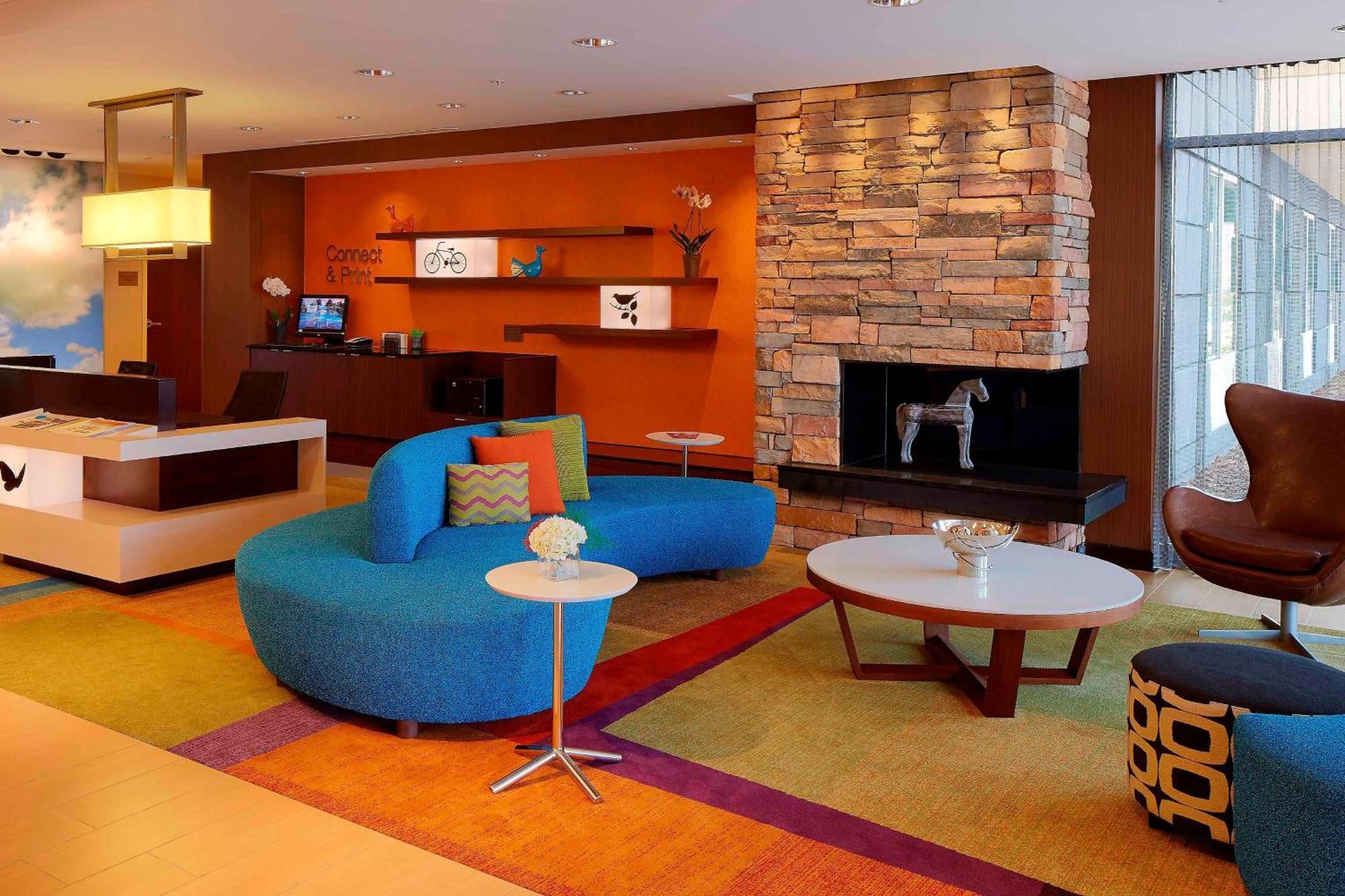 Fairfield Inn & Suites By Marriott Springfield Northampton/Amherst Exterior foto